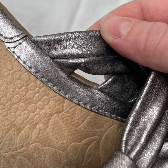 B.O.C Born Concept Womens Metallic Silver Bow Thong Toe Sandal Flip Flops 10 - Picture 11 of 12